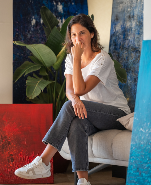  Lara Khlat